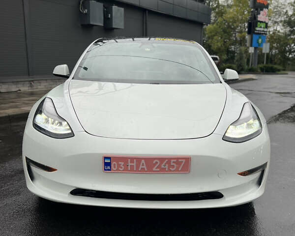 Белый Тесла Модель 3, объемом двигателя 0 л и пробегом 60 тыс. км за 15700 $, фото 1 на Automoto.ua