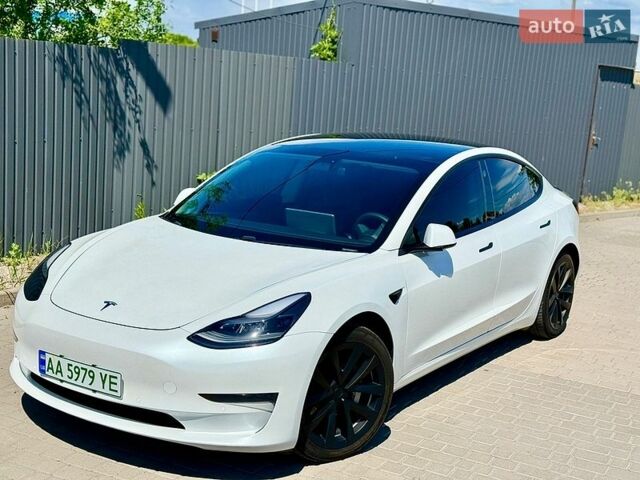 Белый Тесла Модель 3, объемом двигателя 0 л и пробегом 116 тыс. км за 16799 $, фото 1 на Automoto.ua