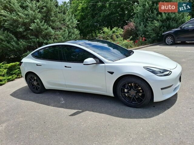 Білий Тесла Модель 3, об'ємом двигуна 0 л та пробігом 118 тис. км за 17600 $, фото 1 на Automoto.ua