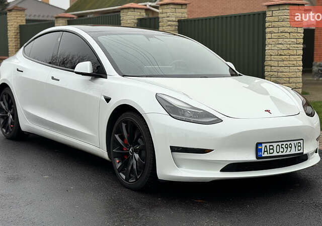 Белый Тесла Модель 3, объемом двигателя 0 л и пробегом 90 тыс. км за 23000 $, фото 1 на Automoto.ua
