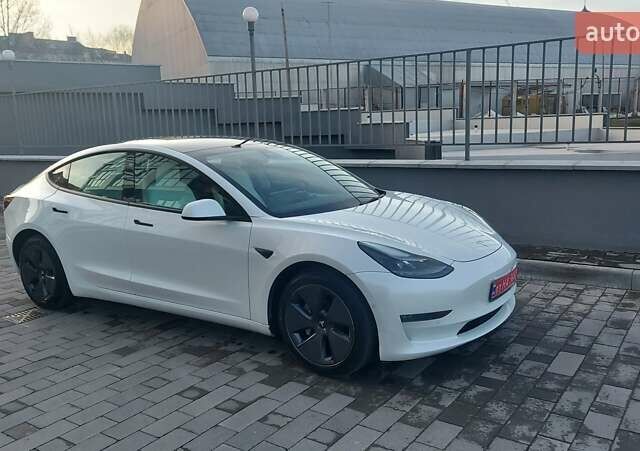 Білий Тесла Модель 3, об'ємом двигуна 0 л та пробігом 60 тис. км за 22600 $, фото 1 на Automoto.ua