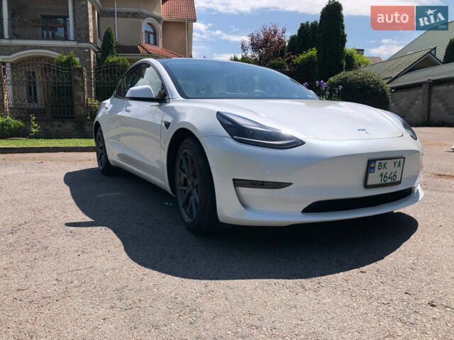 Білий Тесла Модель 3, об'ємом двигуна 0 л та пробігом 51 тис. км за 21000 $, фото 1 на Automoto.ua