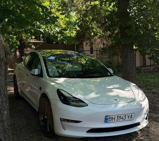Белый Тесла Модель 3, объемом двигателя 0 л и пробегом 44 тыс. км за 18000 $, фото 1 на Automoto.ua