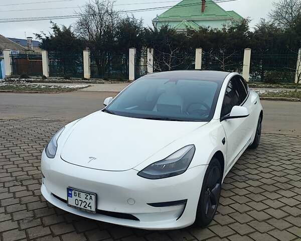Білий Тесла Модель 3, об'ємом двигуна 0 л та пробігом 106 тис. км за 16900 $, фото 1 на Automoto.ua