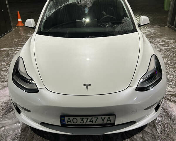 Білий Тесла Модель 3, об'ємом двигуна 0 л та пробігом 53 тис. км за 21499 $, фото 1 на Automoto.ua