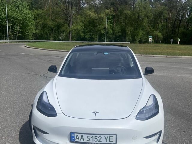 Белый Тесла Модель 3, объемом двигателя 0 л и пробегом 95 тыс. км за 17900 $, фото 1 на Automoto.ua