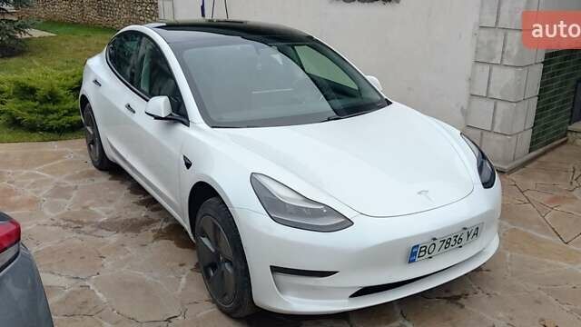 Білий Тесла Модель 3, об'ємом двигуна 0 л та пробігом 59 тис. км за 17500 $, фото 1 на Automoto.ua