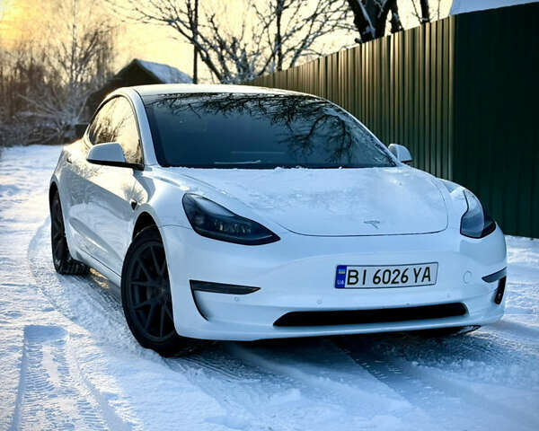 Белый Тесла Модель 3, объемом двигателя 0 л и пробегом 124 тыс. км за 19000 $, фото 1 на Automoto.ua
