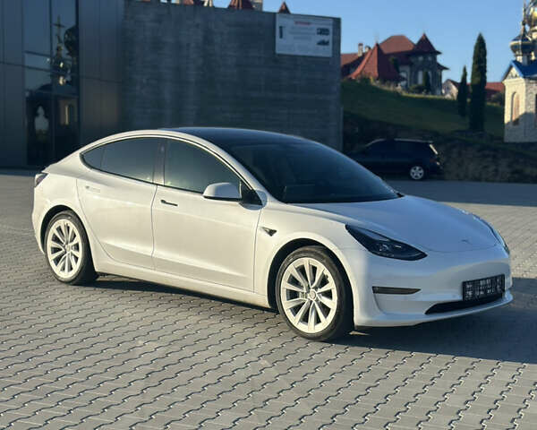 Білий Тесла Модель 3, об'ємом двигуна 0 л та пробігом 54 тис. км за 20955 $, фото 1 на Automoto.ua