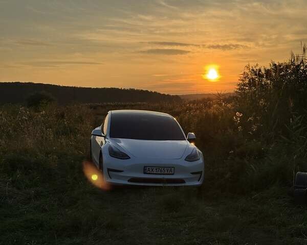 Білий Тесла Модель 3, об'ємом двигуна 0 л та пробігом 98 тис. км за 23000 $, фото 1 на Automoto.ua