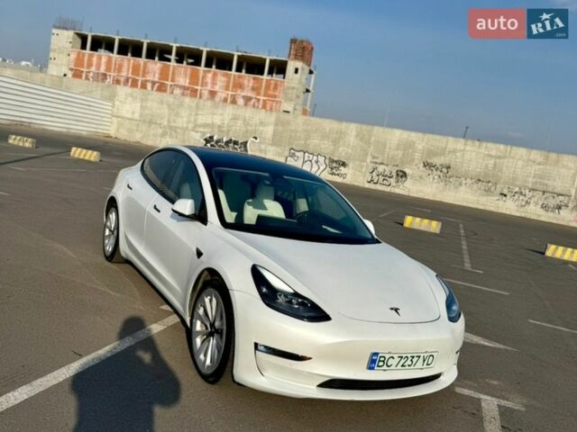 Белый Тесла Модель 3, объемом двигателя 0 л и пробегом 107 тыс. км за 18900 $, фото 1 на Automoto.ua