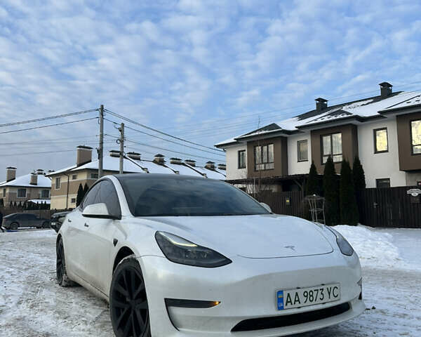 Білий Тесла Модель 3, об'ємом двигуна 0 л та пробігом 110 тис. км за 18900 $, фото 1 на Automoto.ua