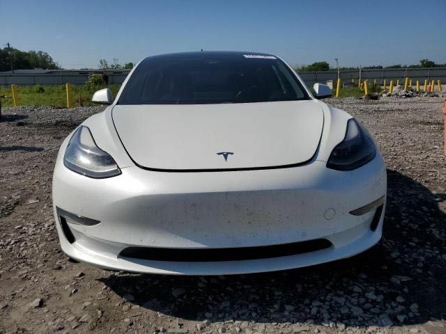 Білий Тесла Модель 3, об'ємом двигуна 0 л та пробігом 119 тис. км за 13800 $, фото 1 на Automoto.ua