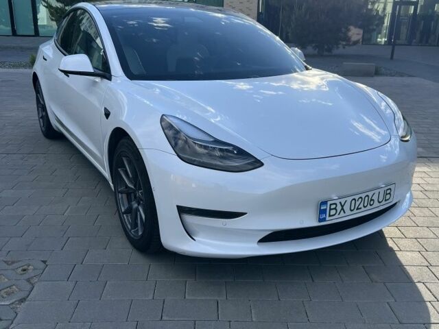 Белый Тесла Модель 3, объемом двигателя 0 л и пробегом 64 тыс. км за 21034 $, фото 1 на Automoto.ua