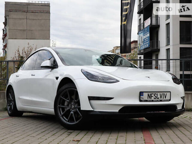 Белый Тесла Модель 3, объемом двигателя 0 л и пробегом 35 тыс. км за 21000 $, фото 1 на Automoto.ua