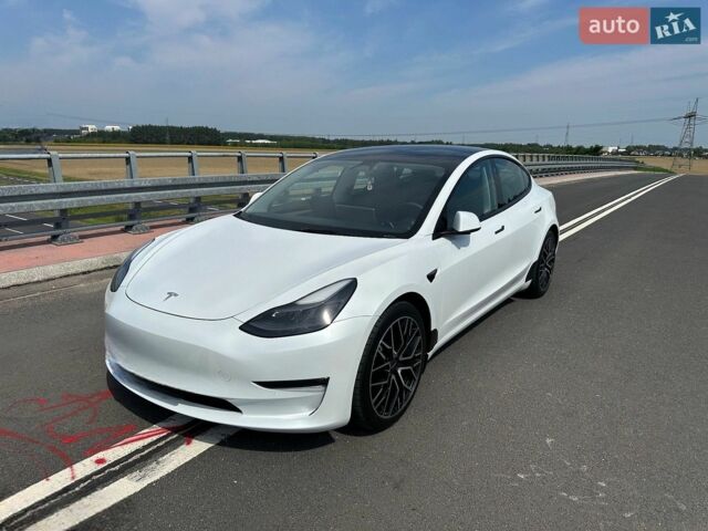 Білий Тесла Модель 3, об'ємом двигуна 0 л та пробігом 110 тис. км за 16500 $, фото 1 на Automoto.ua