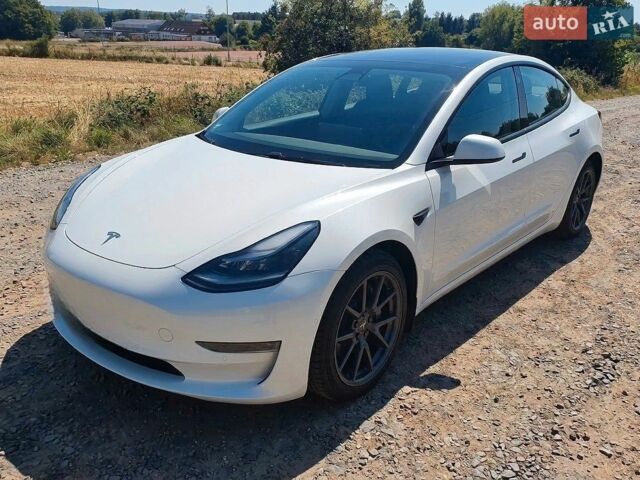 Белый Тесла Модель 3, объемом двигателя 0 л и пробегом 120 тыс. км за 16500 $, фото 1 на Automoto.ua