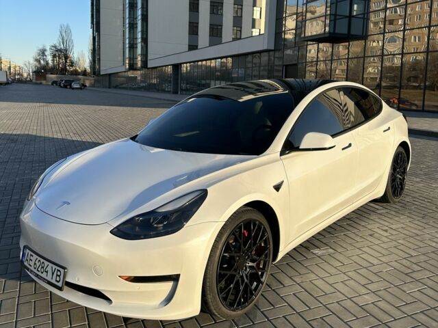 Білий Тесла Модель 3, об'ємом двигуна 0 л та пробігом 71 тис. км за 23600 $, фото 1 на Automoto.ua