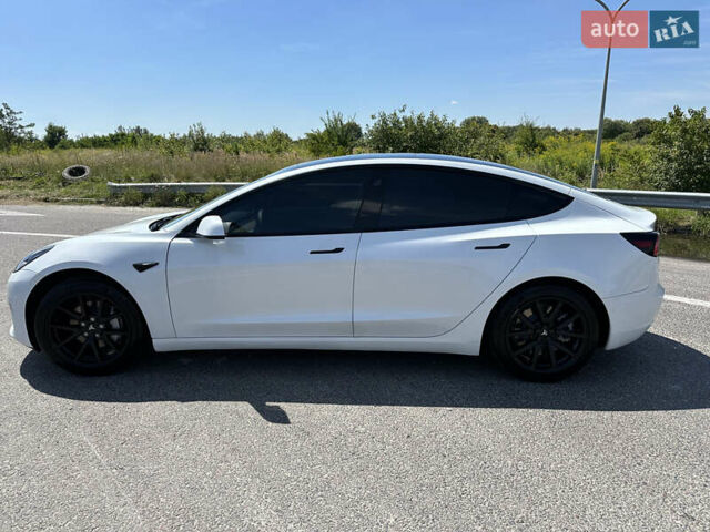 Белый Тесла Модель 3, объемом двигателя 0 л и пробегом 49 тыс. км за 17999 $, фото 1 на Automoto.ua