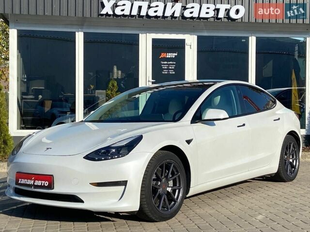 Белый Тесла Модель 3, объемом двигателя 0 л и пробегом 28 тыс. км за 21000 $, фото 1 на Automoto.ua