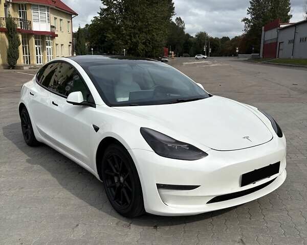 Білий Тесла Модель 3, об'ємом двигуна 0 л та пробігом 39 тис. км за 17700 $, фото 1 на Automoto.ua
