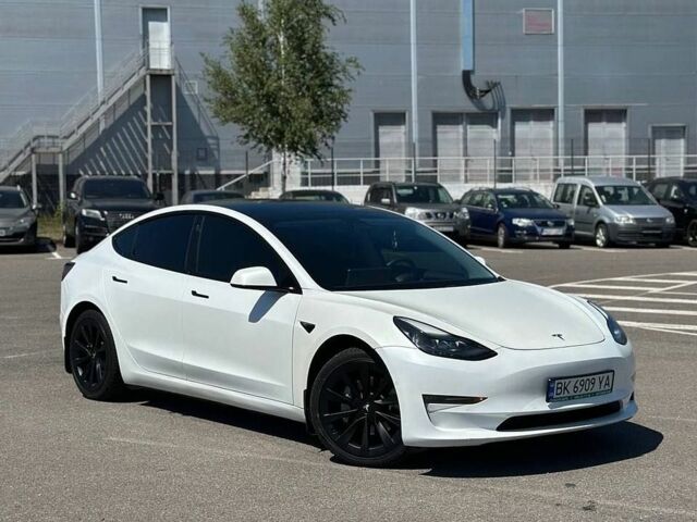 Белый Тесла Модель 3, объемом двигателя 0 л и пробегом 115 тыс. км за 21000 $, фото 1 на Automoto.ua