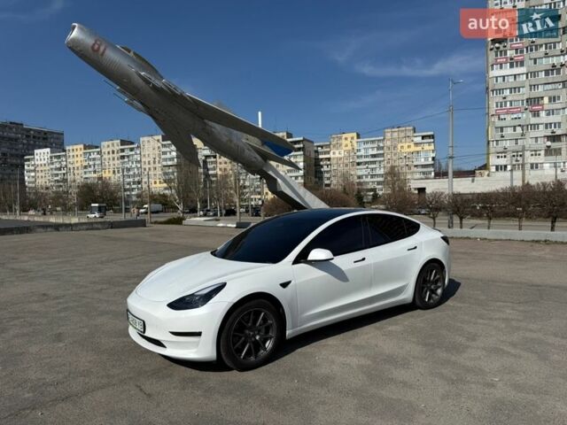 Белый Тесла Модель 3, объемом двигателя 0 л и пробегом 60 тыс. км за 18000 $, фото 1 на Automoto.ua