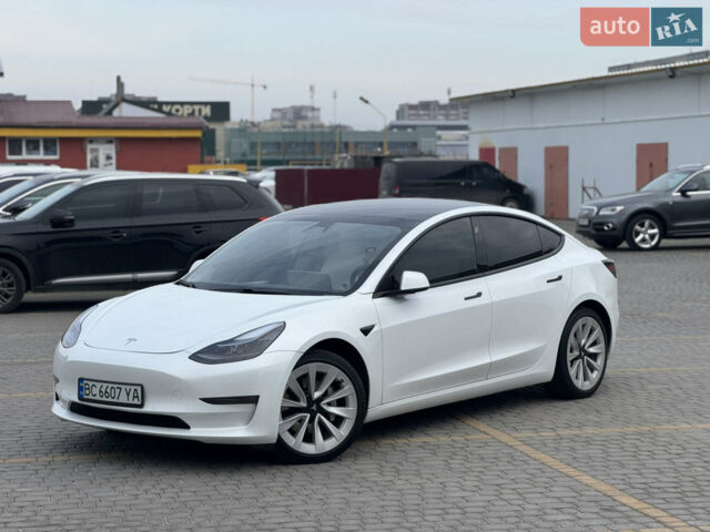 Белый Тесла Модель 3, объемом двигателя 0 л и пробегом 49 тыс. км за 21500 $, фото 1 на Automoto.ua