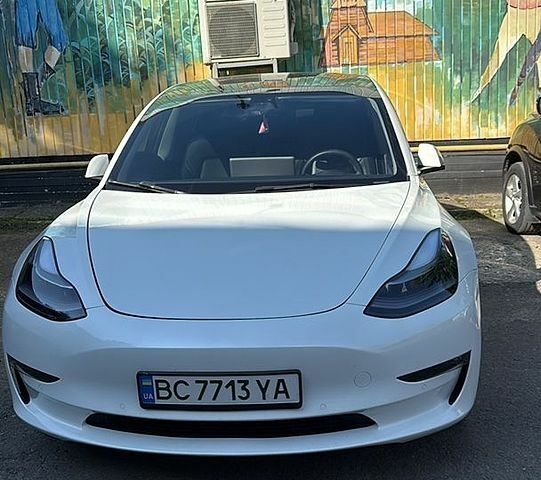 Білий Тесла Модель 3, об'ємом двигуна 0 л та пробігом 75 тис. км за 15900 $, фото 1 на Automoto.ua