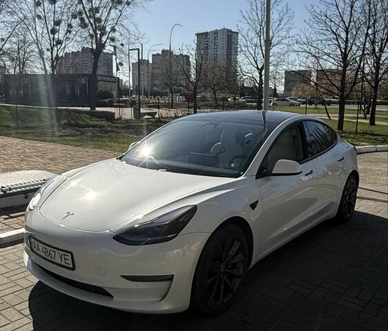 Белый Тесла Модель 3, объемом двигателя 0 л и пробегом 90 тыс. км за 18000 $, фото 1 на Automoto.ua