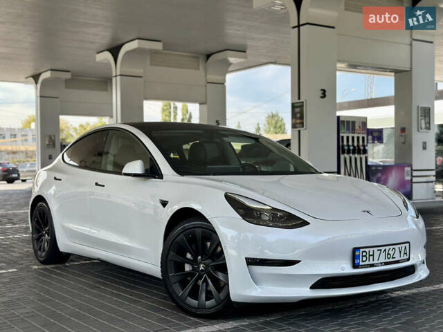 Тесла Модель 3 2021 у Одесі на Automoto.ua Білий Тесла Модель 3, об'ємом двигуна 0 л та пробігом 98 тис. км за 17800 $, фото 1 на Automoto.ua