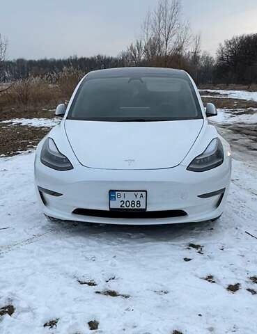 Белый Тесла Модель 3, объемом двигателя 0 л и пробегом 93 тыс. км за 22000 $, фото 1 на Automoto.ua