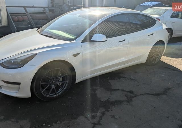 Белый Тесла Модель 3, объемом двигателя 0 л и пробегом 179 тыс. км за 15999 $, фото 1 на Automoto.ua