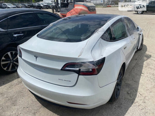 Белый Тесла Модель 3, объемом двигателя 0 л и пробегом 40 тыс. км за 15900 $, фото 1 на Automoto.ua