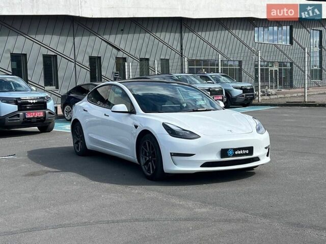 Белый Тесла Модель 3, объемом двигателя 0 л и пробегом 131 тыс. км за 21000 $, фото 1 на Automoto.ua