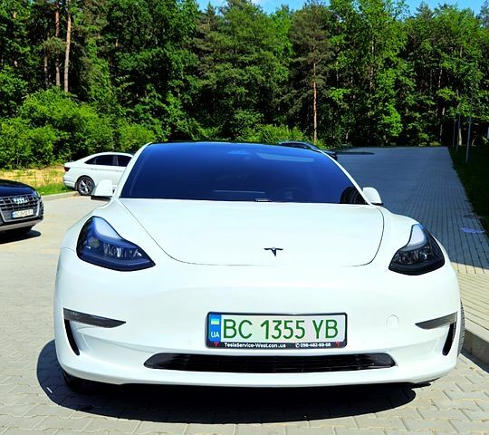 Білий Тесла Модель 3, об'ємом двигуна 0 л та пробігом 52 тис. км за 22500 $, фото 1 на Automoto.ua