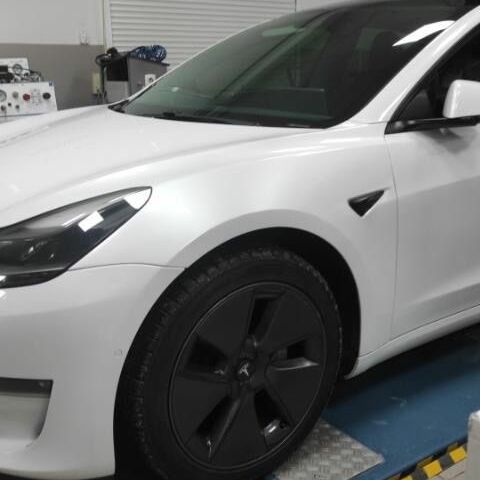 Білий Тесла Модель 3, об'ємом двигуна 0 л та пробігом 59 тис. км за 19700 $, фото 1 на Automoto.ua