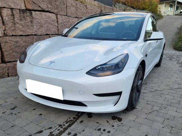 Белый Тесла Модель 3, объемом двигателя 0 л и пробегом 49 тыс. км за 12500 $, фото 1 на Automoto.ua