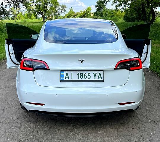 Білий Тесла Модель 3, об'ємом двигуна 0 л та пробігом 93 тис. км за 16500 $, фото 1 на Automoto.ua
