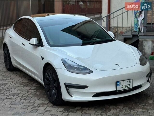 Белый Тесла Модель 3, объемом двигателя 0 л и пробегом 40 тыс. км за 21000 $, фото 1 на Automoto.ua
