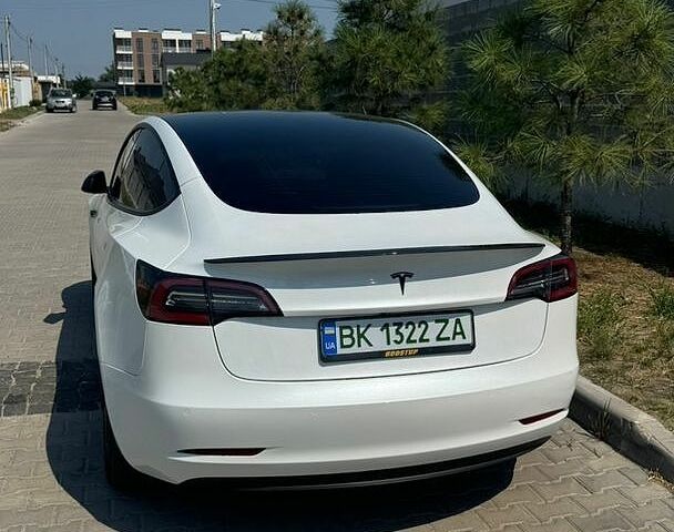 Білий Тесла Модель 3, об'ємом двигуна 0 л та пробігом 106 тис. км за 15900 $, фото 1 на Automoto.ua