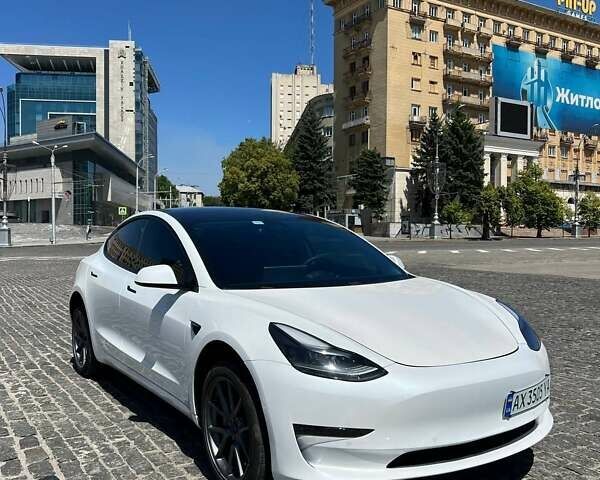 Тесла Модель 3 2021 в Харькове на Automoto.ua Белый Тесла Модель 3, объемом двигателя 0 л и пробегом 167 тыс. км за 18900 $, фото 1 на Automoto.ua