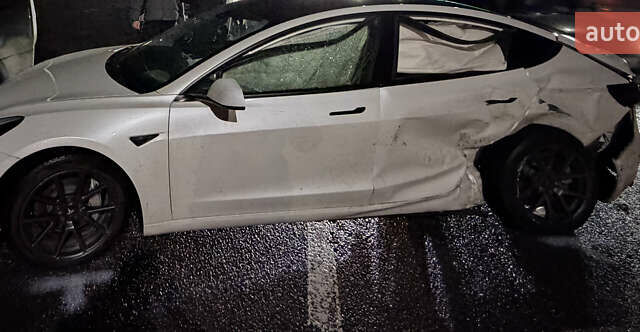Білий Тесла Модель 3, об'ємом двигуна 0 л та пробігом 70 тис. км за 16000 $, фото 1 на Automoto.ua