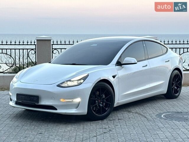 Белый Тесла Модель 3, объемом двигателя 0 л и пробегом 57 тыс. км за 22900 $, фото 1 на Automoto.ua