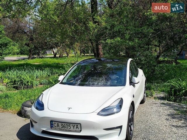 Белый Тесла Модель 3, объемом двигателя 0 л и пробегом 64 тыс. км за 18500 $, фото 1 на Automoto.ua