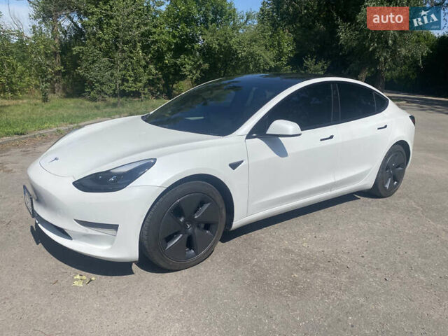 Білий Тесла Модель 3, об'ємом двигуна 0 л та пробігом 44 тис. км за 19000 $, фото 1 на Automoto.ua