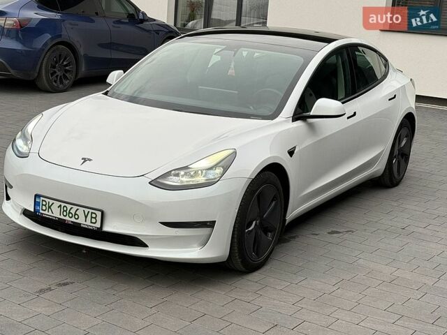 Белый Тесла Модель 3, объемом двигателя 0 л и пробегом 140 тыс. км за 20800 $, фото 1 на Automoto.ua