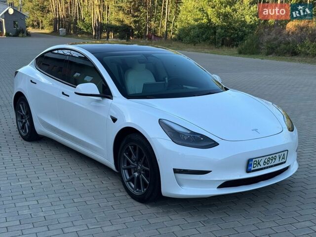 Белый Тесла Модель 3, объемом двигателя 0 л и пробегом 97 тыс. км за 17799 $, фото 1 на Automoto.ua