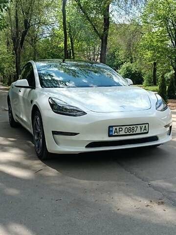 Білий Тесла Модель 3, об'ємом двигуна 0 л та пробігом 49 тис. км за 25900 $, фото 1 на Automoto.ua