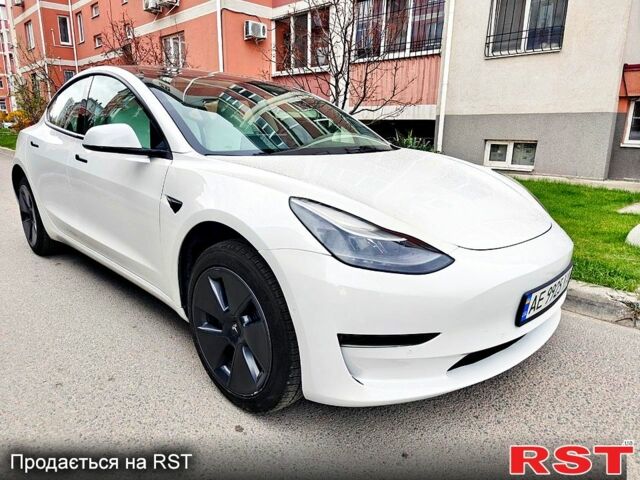 Белый Тесла Модель 3, объемом двигателя 0.33 л и пробегом 29 тыс. км за 21550 $, фото 1 на Automoto.ua